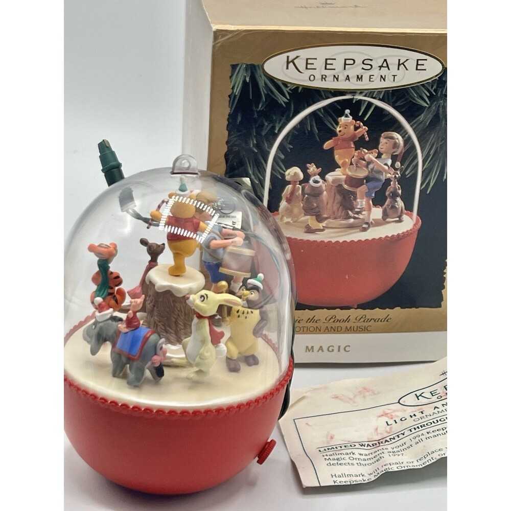 VTG 1994 Hallmark Ornament, Winnie the Pooh parade, Music & Motion QLX749-3
